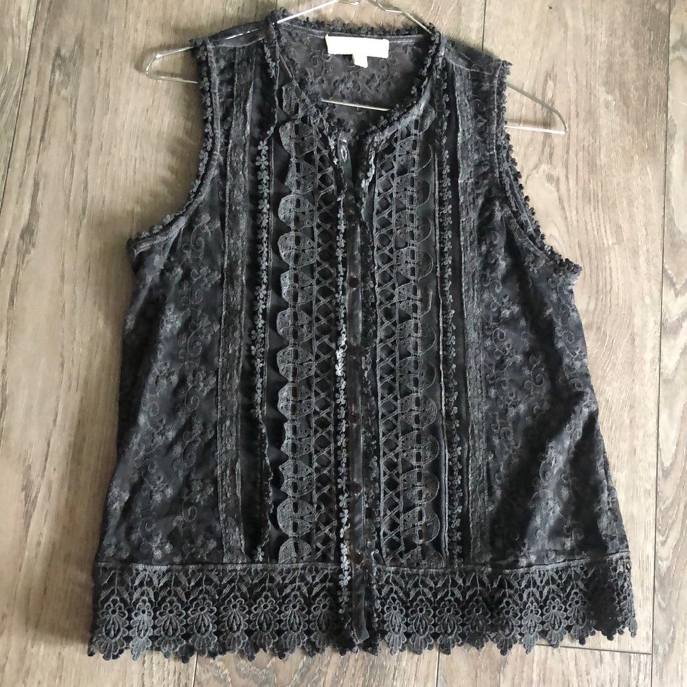 Black Swan boutique sleeveless button-down top